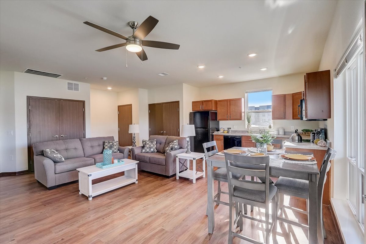 31512-N Windsor Ave Unit 102-012.jpg